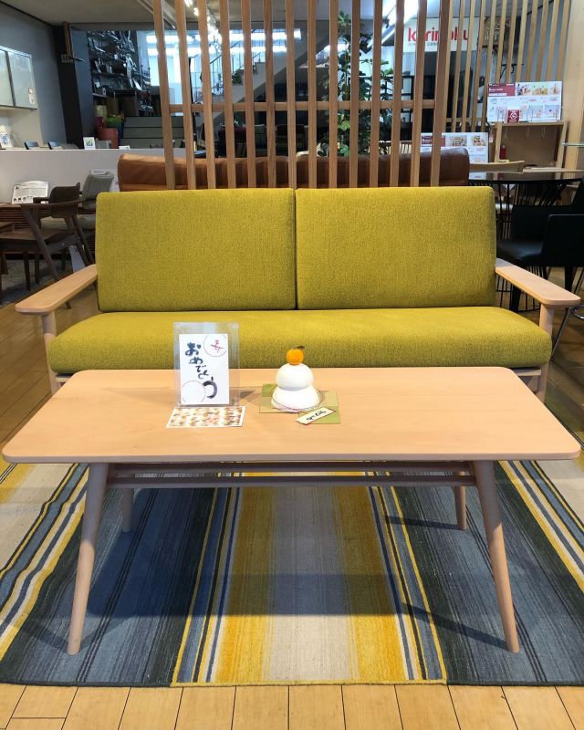 あけましておめでとうございます㊗️お店のインスタ始めました。
皆様のお役に立つ情報をUPしていければと思っております。
#平手家具　#カリモク家具　#はぐみじゅうたん　#木肘ソファ