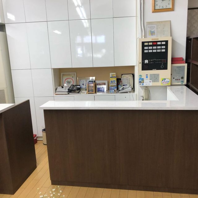 店舗カウンター作成
既存カウンターを綺麗に覆ってしまった。とてもスッキリ
#カウンター#メラミン#石目調
#店舗カウンター