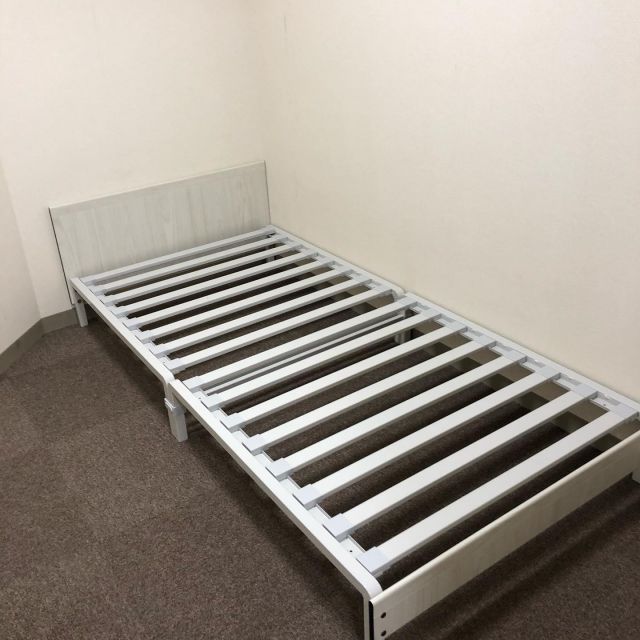 大学病院の当直室へ数台ベット納品
まだここにマットがのりますけど
病院の先生たちも皆さん大変な時期ですが頑張ってください！
#ベット＃簡易ベット#平手家具